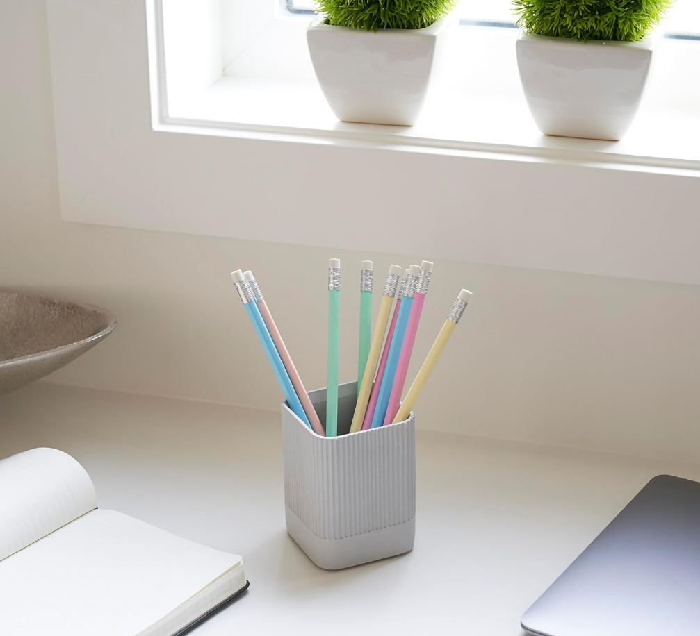 Stylish desktop pen holder - Image 2