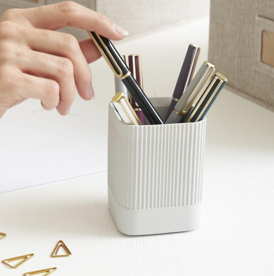 Stylish desktop pen holder - Image 3